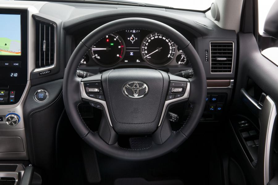 Панель приборов Toyota Land Cruiser 200 VX (UZJ200) 2015 года  (AU) (фото 9 из 11)